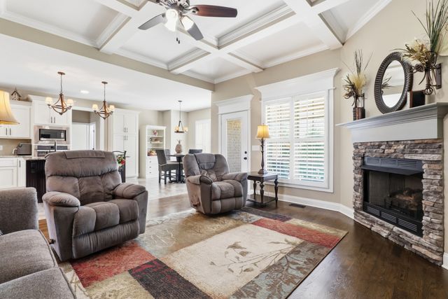 2328 Lionheart Dr, Murfreesboro, TN 37130