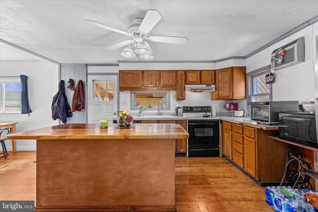 68 GAMBERS CORNER RD, Duncannon, PA 17020