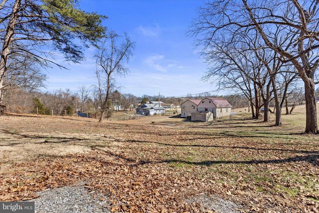 68 GAMBERS CORNER RD, Duncannon, PA 17020