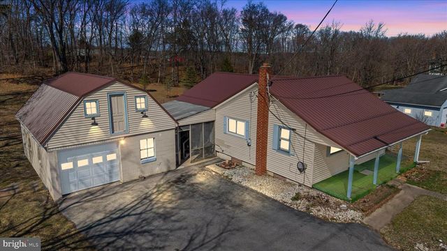 68 GAMBERS CORNER RD, Duncannon, PA 17020