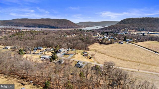 68 GAMBERS CORNER RD, Duncannon, PA 17020