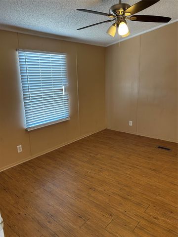 102 Sunny Brook Court, Springtown, TX 76082