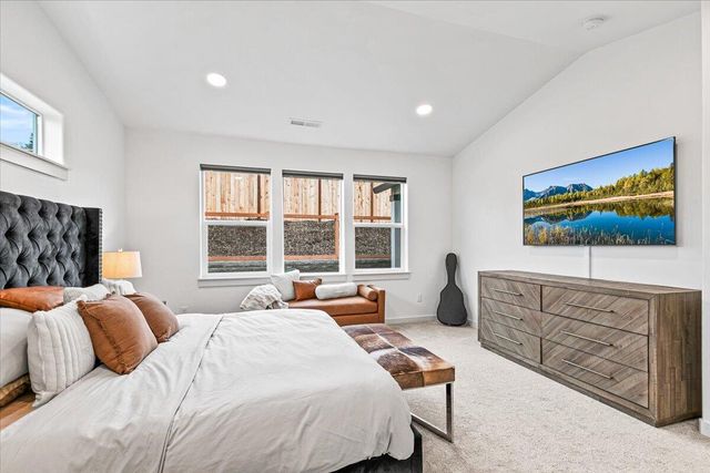 2782 High Cedars Lane, Medford, OR 97504