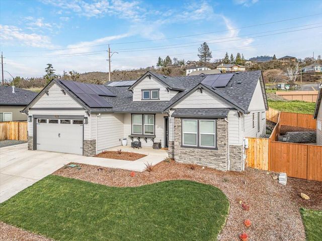 2782 High Cedars Lane, Medford, OR 97504