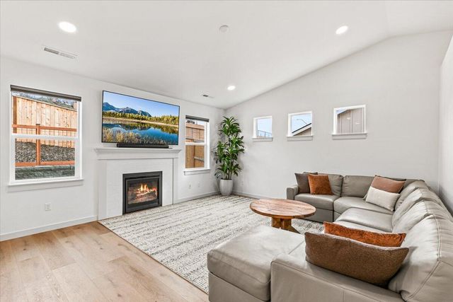 2782 High Cedars Lane, Medford, OR 97504