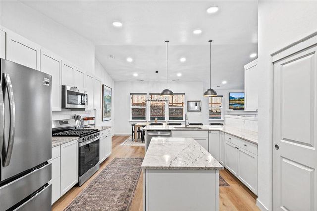 2782 High Cedars Lane, Medford, OR 97504