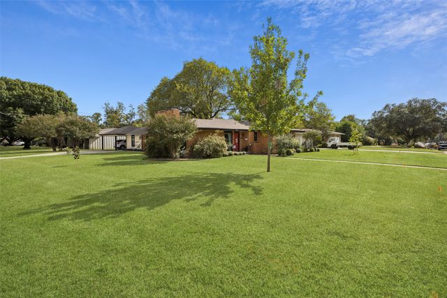 4001 Trail Lake Drive, Fort Worth, TX 76109