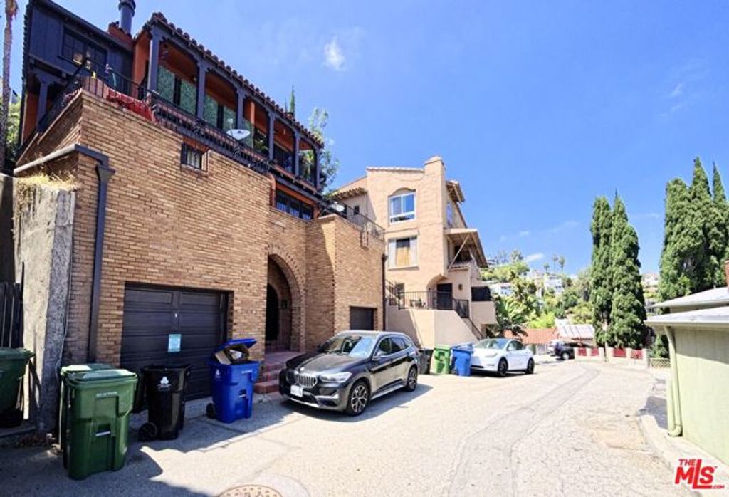 2053 Glencoe Way, Los Angeles, CA 90068
