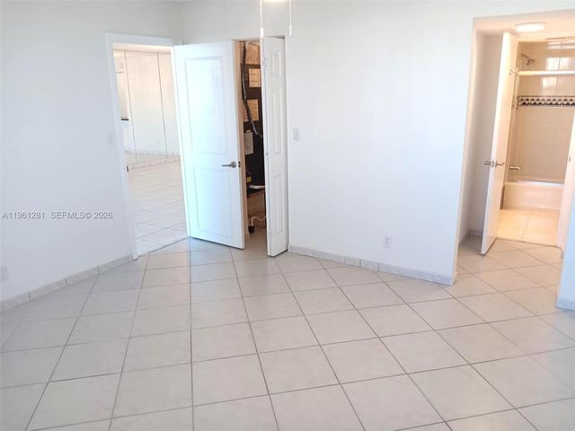 3703 NE 166th St 1007, North Miami Beach, FL 33160