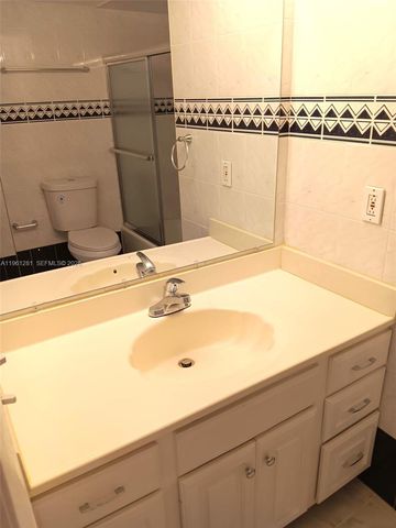 3703 NE 166th St 1007, North Miami Beach, FL 33160