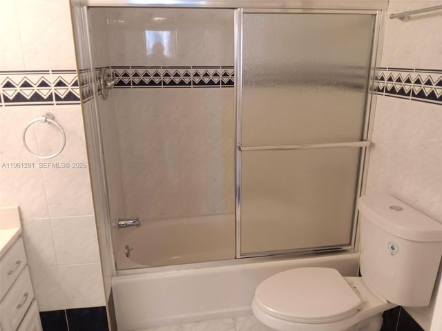 3703 NE 166th St 1007, North Miami Beach, FL 33160