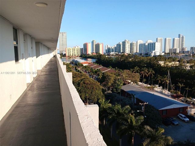 3703 NE 166th St 1007, North Miami Beach, FL 33160