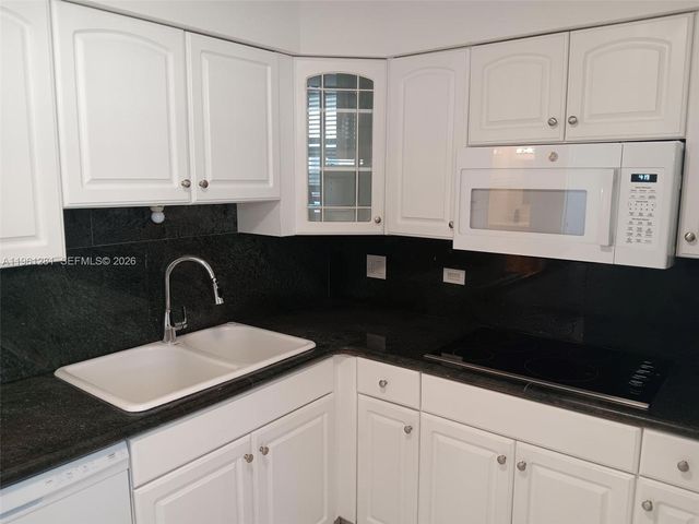 3703 NE 166th St 1007, North Miami Beach, FL 33160