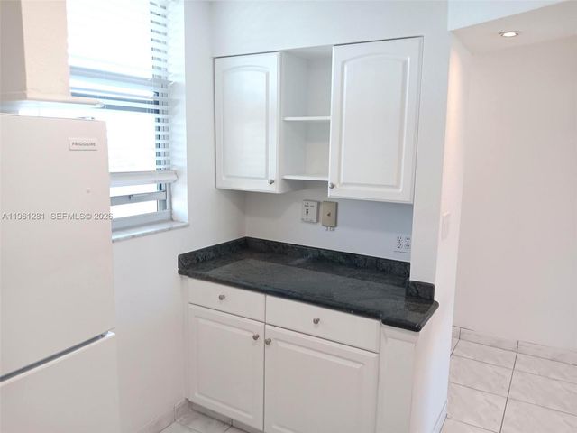 3703 NE 166th St 1007, North Miami Beach, FL 33160