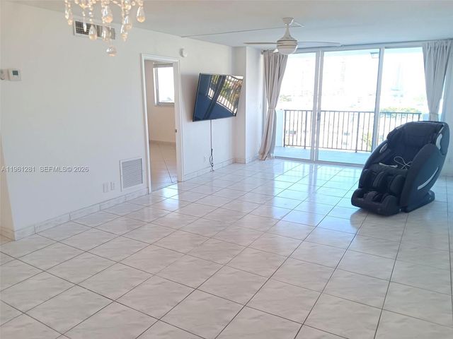 3703 NE 166th St 1007, North Miami Beach, FL 33160
