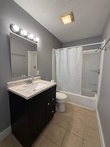 1338 N Park Avenue, Springfield, MO 65802