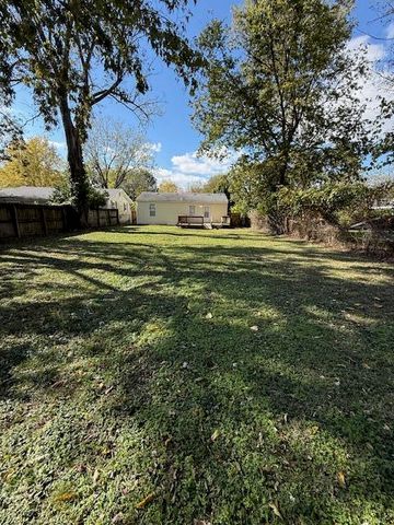 1338 N Park Avenue, Springfield, MO 65802