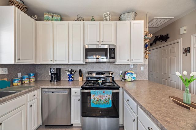 3930 Navarro Drive, Galveston, TX 77554