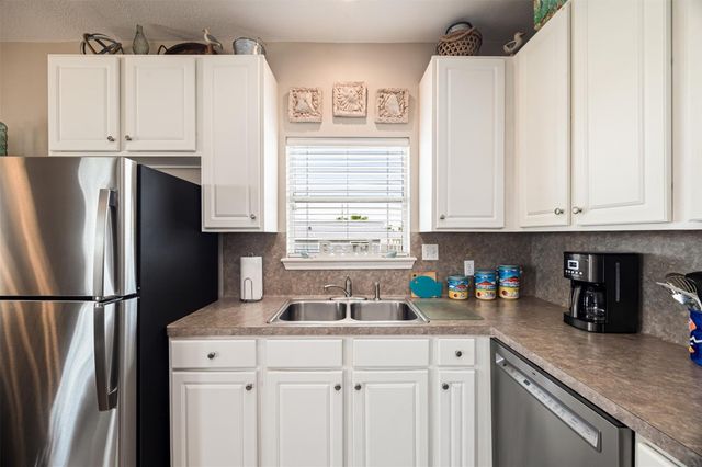 3930 Navarro Drive, Galveston, TX 77554