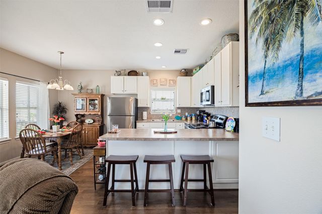 3930 Navarro Drive, Galveston, TX 77554