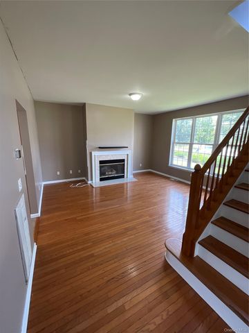 6 Blackmoor Circle, Highland Mills, NY 10930