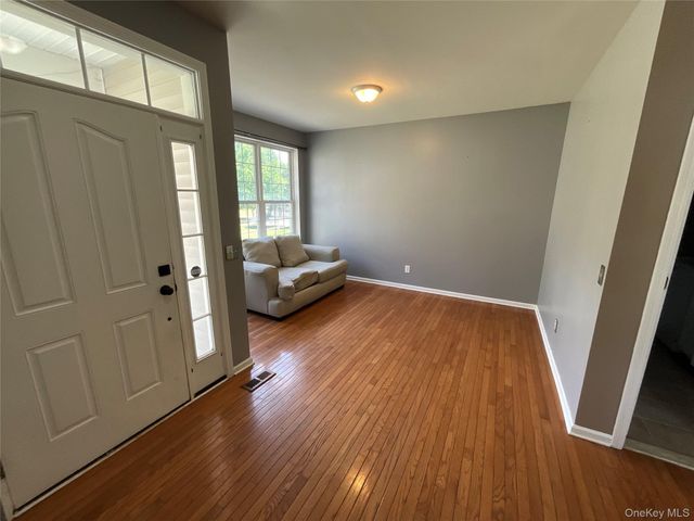 6 Blackmoor Circle, Highland Mills, NY 10930