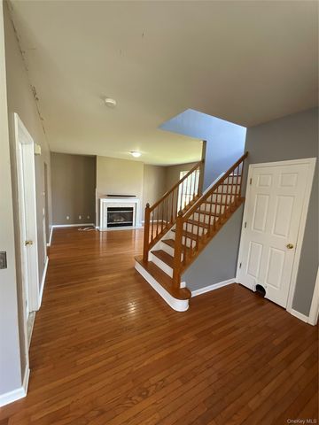 6 Blackmoor Circle, Highland Mills, NY 10930
