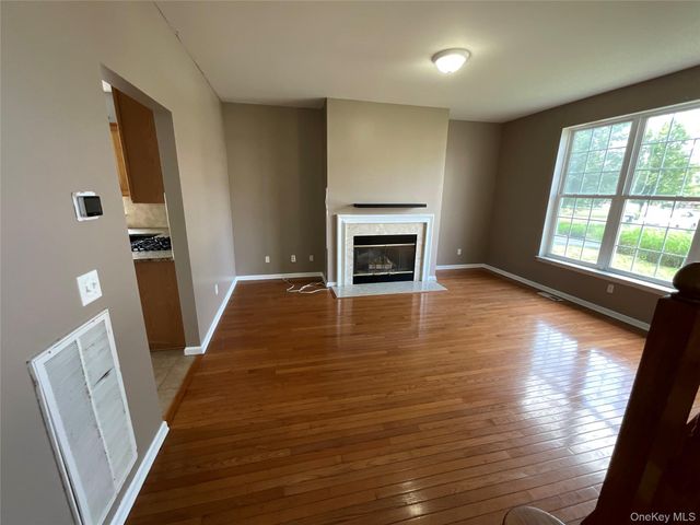 6 Blackmoor Circle, Highland Mills, NY 10930
