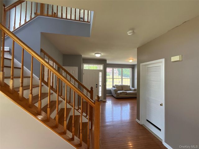 6 Blackmoor Circle, Highland Mills, NY 10930