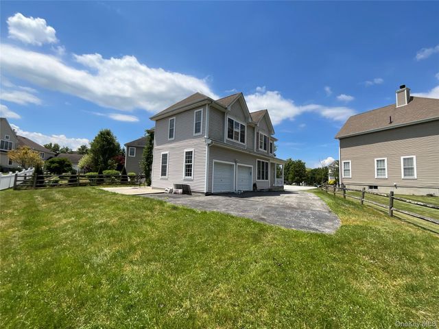 6 Blackmoor Circle, Highland Mills, NY 10930
