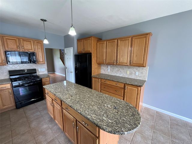 6 Blackmoor Circle, Highland Mills, NY 10930