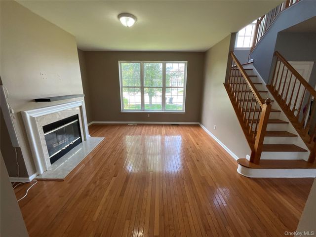 6 Blackmoor Circle, Highland Mills, NY 10930