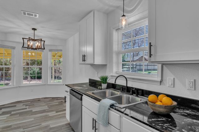 105 Donna Dr, Marshall, TX 75672