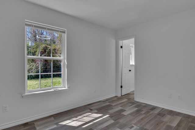 105 Donna Dr, Marshall, TX 75672