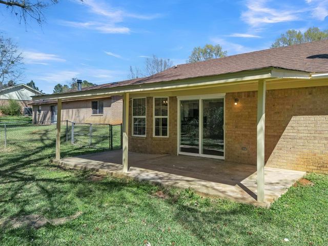105 Donna Dr, Marshall, TX 75672
