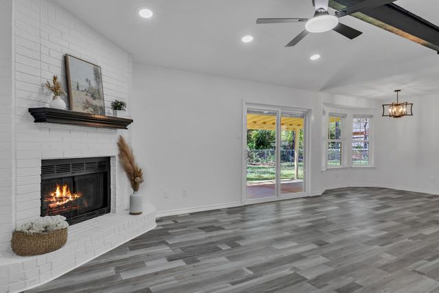 105 Donna Dr, Marshall, TX 75672