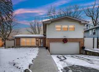 2931 Willow Road, Homewood, IL 60430