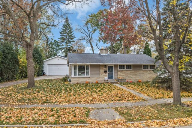10433 W Manitoba STREET, West Allis, WI 53227