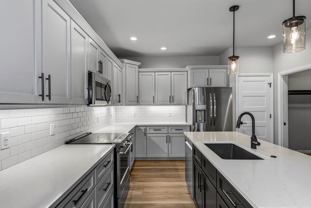 662 Hillcrest Drive, Waunakee, WI 53597