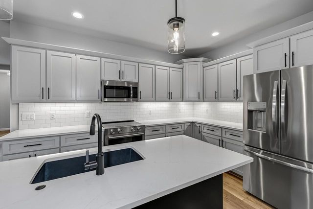 662 Hillcrest Drive, Waunakee, WI 53597