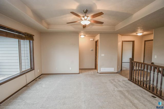 5733 W Bream Ct Court, Sioux Falls, SD 57107