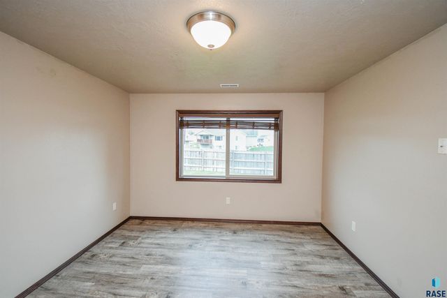 5733 W Bream Ct Court, Sioux Falls, SD 57107