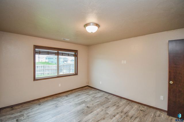 5733 W Bream Ct Court, Sioux Falls, SD 57107