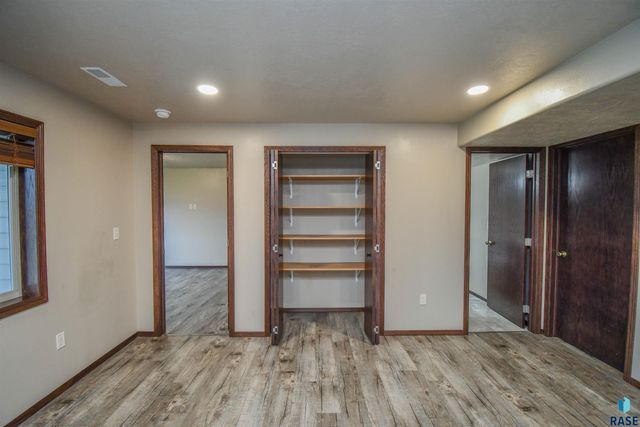 5733 W Bream Ct Court, Sioux Falls, SD 57107