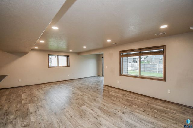 5733 W Bream Ct Court, Sioux Falls, SD 57107