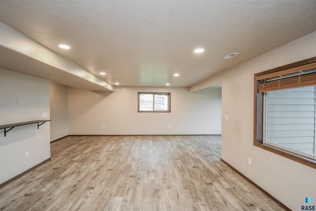 5733 W Bream Ct Court, Sioux Falls, SD 57107