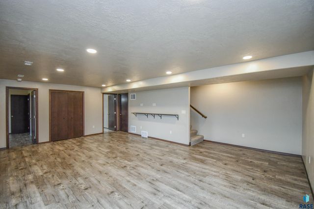 5733 W Bream Ct Court, Sioux Falls, SD 57107