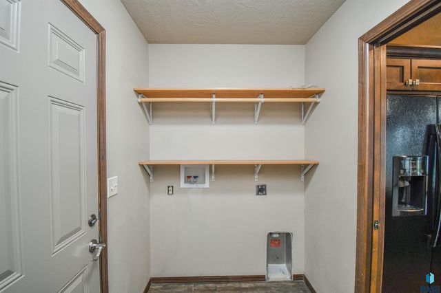 5733 W Bream Ct Court, Sioux Falls, SD 57107