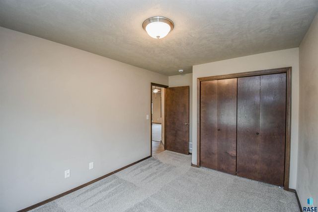 5733 W Bream Ct Court, Sioux Falls, SD 57107