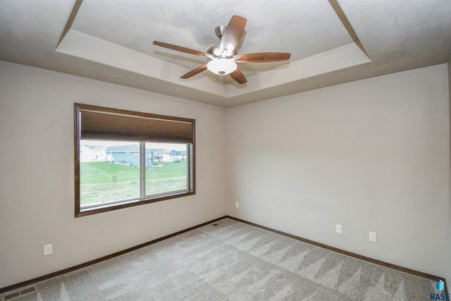 5733 W Bream Ct Court, Sioux Falls, SD 57107